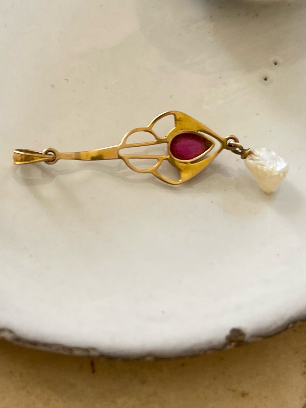 Vintage 10K yellow gold pendant with pink stone and pearl or shell chip~ - Picture 6 of 8